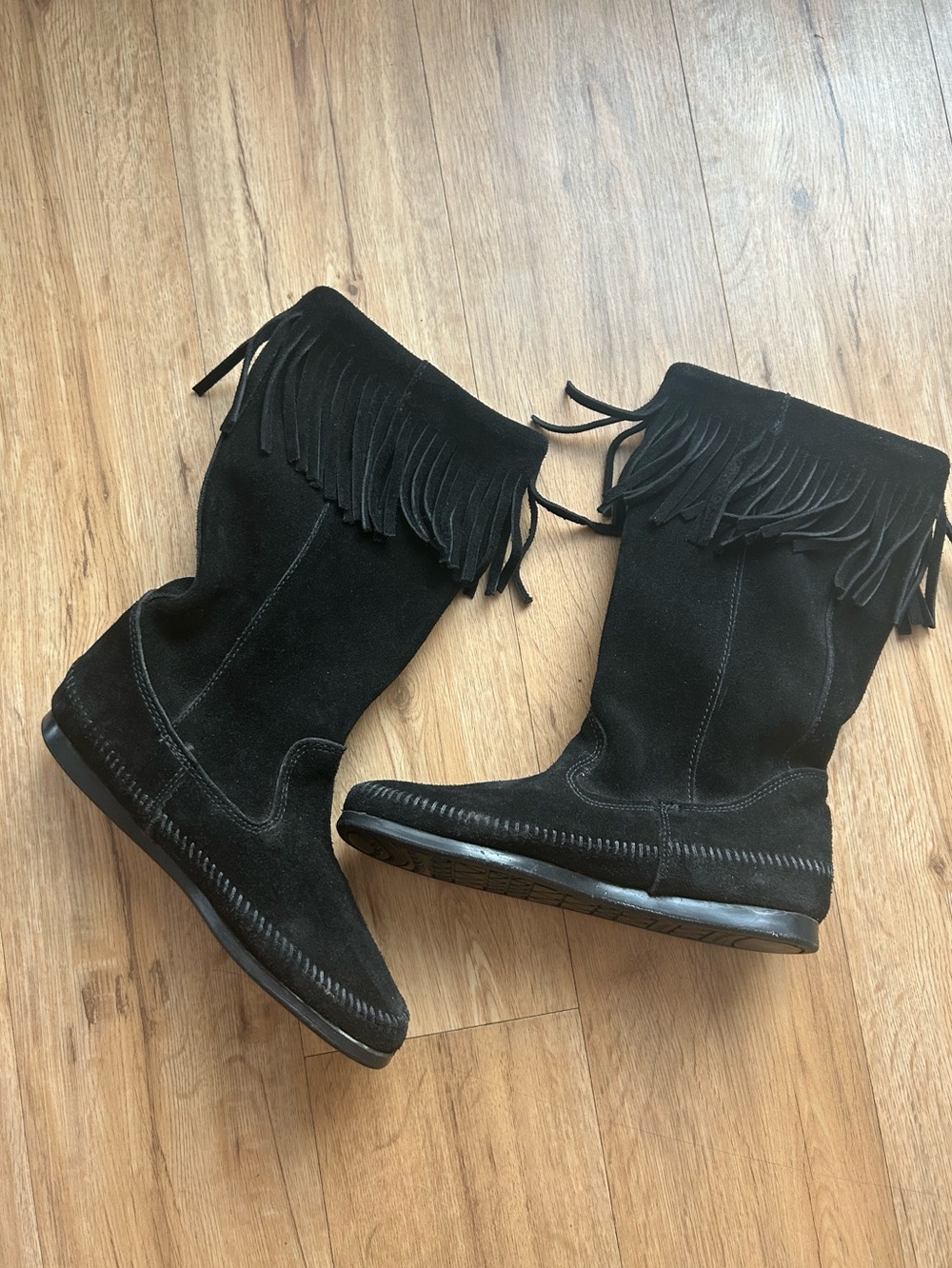 Minnetonka Black Genuine Suede Fringe Moccasin Calf-Hi Boots 1629 size 8 Western